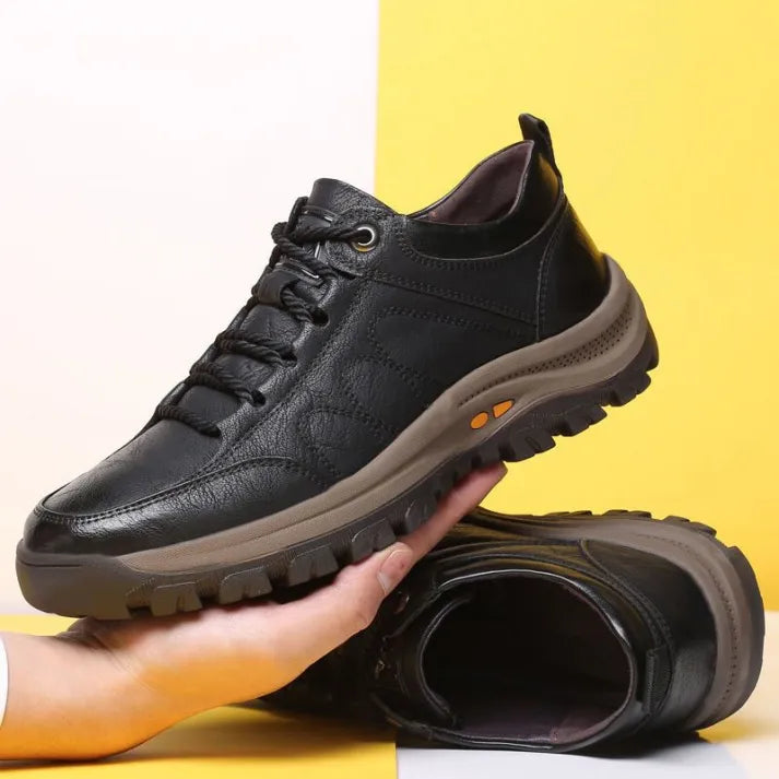 Ortopedická obuv deconr® | Ergonomicky navržená kožená obuv, která je pohodlná, stylová a prošla nejnáročnějším testem voděodolnosti a protiskluzové technologie.