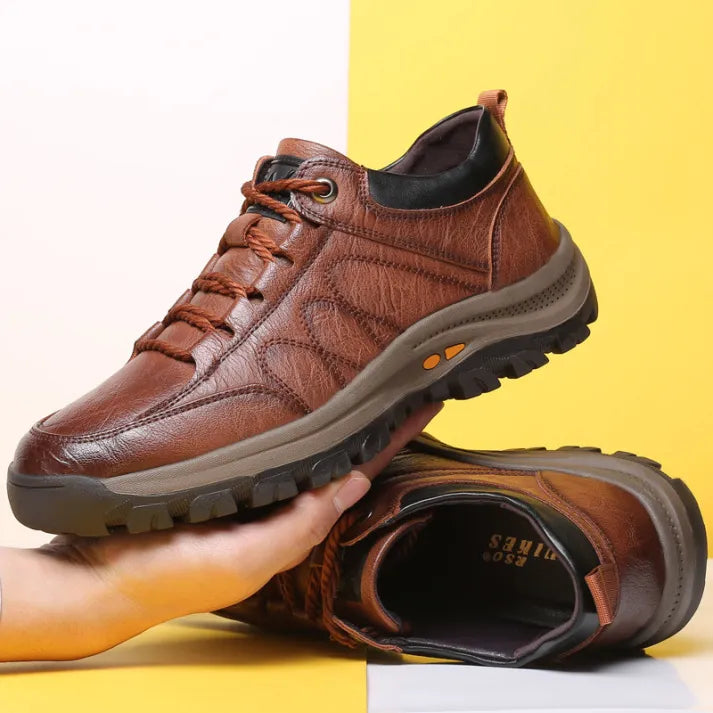 Ortopedická obuv deconr® | Ergonomicky navržená kožená obuv, která je pohodlná, stylová a prošla nejnáročnějším testem voděodolnosti a protiskluzové technologie.