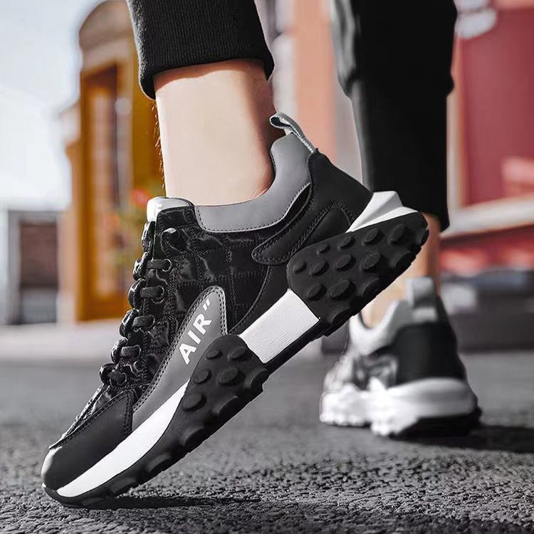 Ortopedická obuv deconr® | Ergonomicky tvarovaná, měkká a pohodlná, zmírňuje únavu nohou po dlouhém dni.